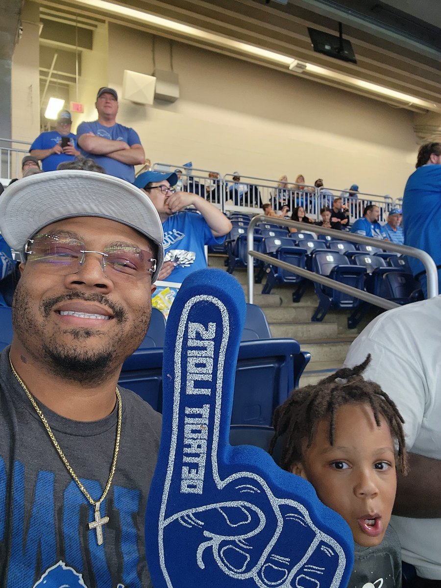 #OnePride @detroitlionsnfl me and son enjoying the game💪🏾
