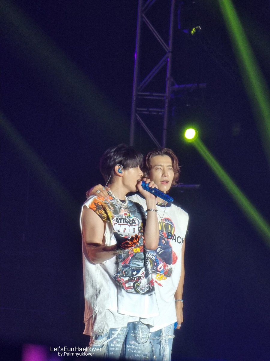 LetsEHlover's tweet photo. D&amp;E WORLD TOUR FANCON
[DElight Party] IN BANGKOK
#DElight_PartyinBKK day1
#은혁 #Eunhyuk
#동해 #Donghae https://t.co/vR7kChRnqx