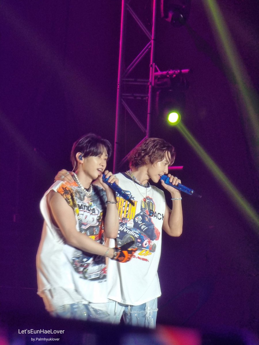 LetsEHlover's tweet photo. D&amp;E WORLD TOUR FANCON
[DElight Party] IN BANGKOK
#DElight_PartyinBKK day1
#은혁 #Eunhyuk
#동해 #Donghae https://t.co/vR7kChRnqx