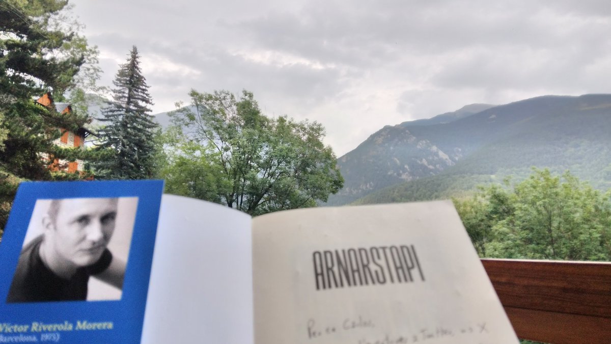 CarloDesign1's tweet image. Desde Queralbs, a 1.236 m d&apos;altura, uns 22-23°C de temperatura i 50% d&apos;humitat.....#ARNARSTAPI 

Gracies Victor @riverolavic per la dedicatoria del llibre, ara si el començo a llegir.😎