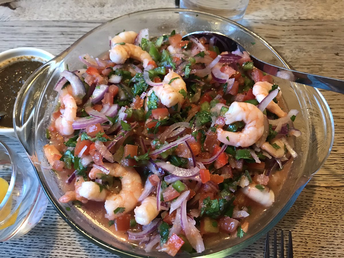 joelmason_'s tweet photo. Ya no estoy en #Ecuador, pero he traído un toquecito del país conmigo - preparé estos platos para mi familia. Un ceviche de camarón y un tigrillo con ají. 🇪🇨 en 🇬🇧 
Queridos amigos ecuatorianos - estaré pensando en ustedes mañana. 🗳 https://t.co/46yQ8cWVXR