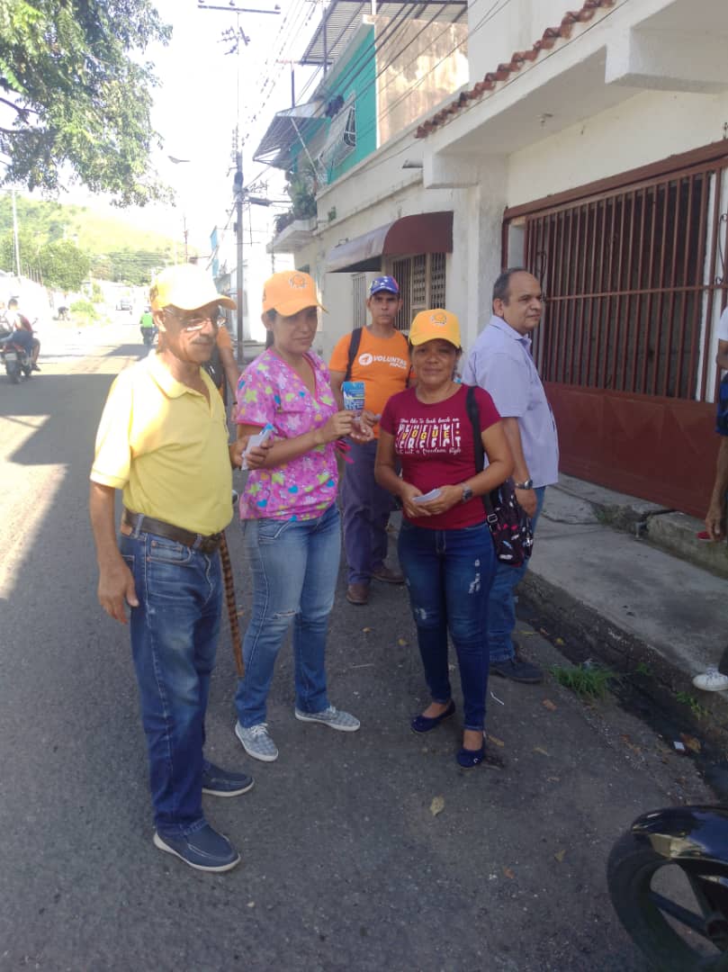 Prove_Guarico's tweet photo. @ProyectoVzla en la calle activando a la gente rumbo a las #Primarias . Esta vez estuvimos en la #Urb.SantaIsabel en #SanJuanDeLosMorros
#VamosADevolverleLaAlegriaAVenezuela https://t.co/9T6rFJwWtt
