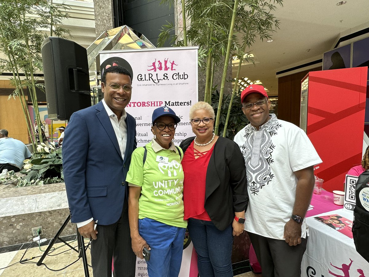 NPSchools_VA's tweet photo. Many thanks to @NorfolkVA Mayor Kenneth Cooper Alexander, School Board Chair Dr. @AdaleMartin4NPS, Vice Chair @tbuffaloe, members @cjclanton4nps &amp; @melaraj, @macarthurcenter &amp; many others for making today’s Unity in the Community Back 2 School event a success! https://t.co/gGYiKs1PyY