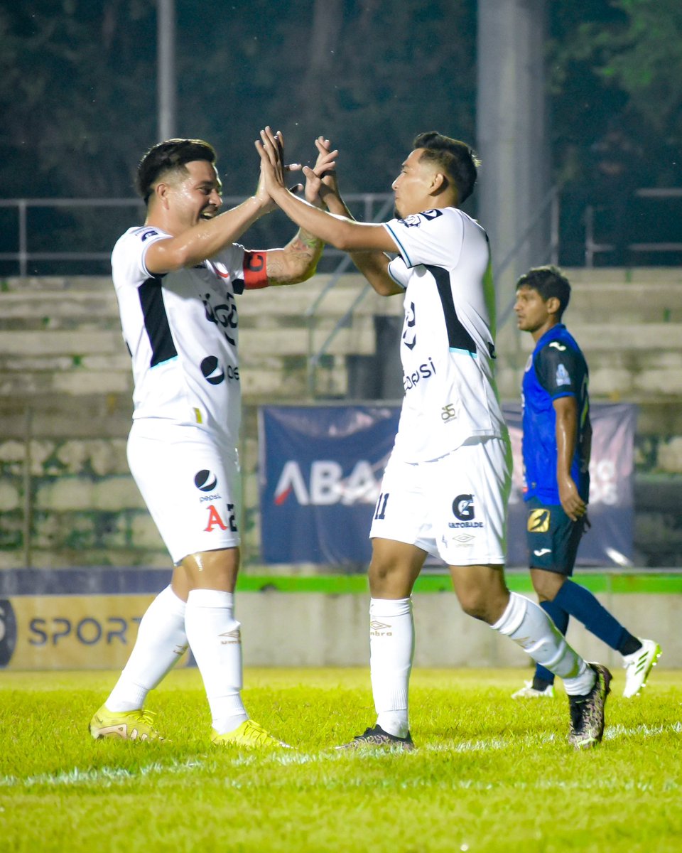 ¡Vengan esos 🖐🏼, goleadores! 😄🅰️ @FitoZelaya22 ⚽️ @CabritaPortill1 #AlianzaFC | #MásAliancistaQueNunca