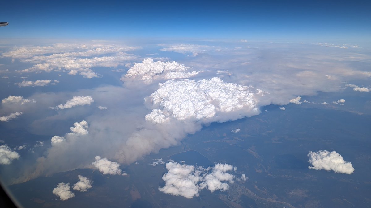 joesabroad's tweet photo. Safely back in 🇺🇲!
Last thing I saw flying in was wildfires of 🇨🇦
4 separate massive burning regions!
(where all the smoke in news came from, all the way in BC)
In order N to S:
#AdamsComplex, #KookipiCreek &amp; #McDougallCreek, #CraterCreek, and #Sourdough in Washington
@CBCCanada https://t.co/TJ8Vp1EbdZ