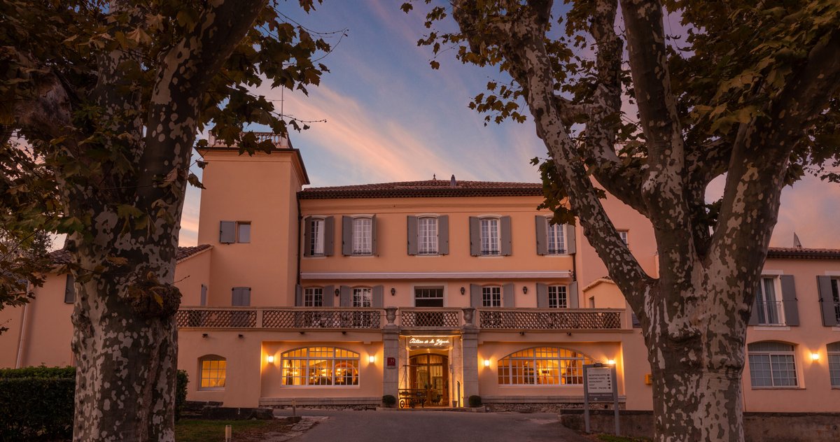 ChateauBegude's tweet photo. Le château dans toute sa splendeur pour célébrer la journée de la photographie 📸

#CotedAzurFrance #ChateaudelaBegude #hôtel  #luxe #photographie #lifestyle #picsoftheday https://t.co/xcF74pAT9X