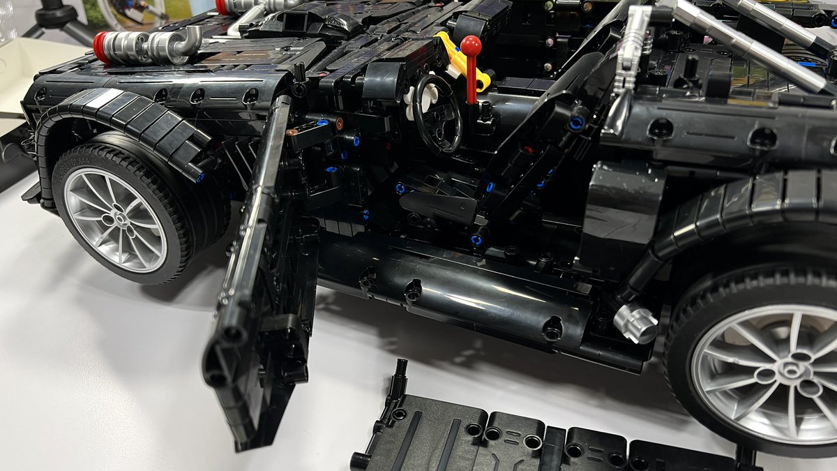 bricks_all's tweet image. Progress after the Saturday morning livestream of the Nifeliz NF10210 Hooniken pt11 #Nifeliz #Hooniken #KenBlock #Hoonicorn #Technic

Added working doors, rear diffuser, rear lights and panel, silver/chrome tool cage.

youtube.com/live/acQ5MJ6WV…