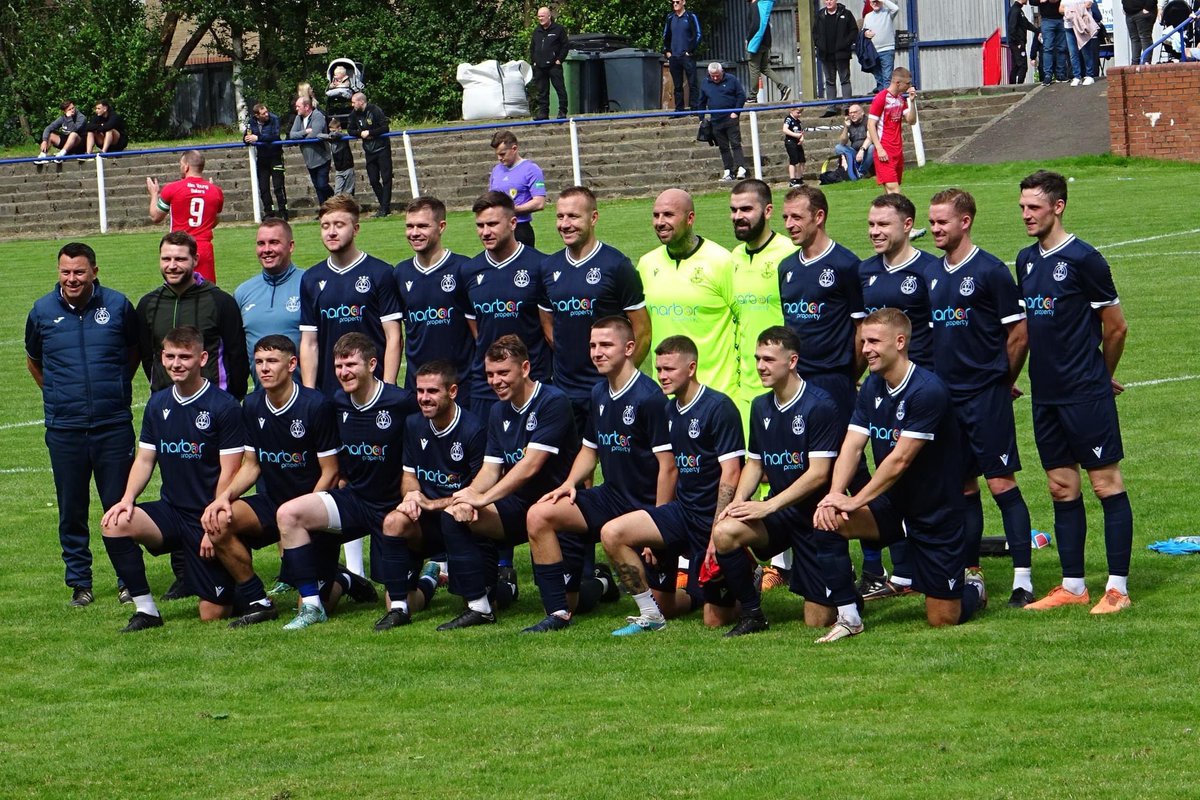 🔵⚪️🔵

New kit day was a success.

New kit on show, new sponsor their to see it and a 3-0 win for 3 points on the board.

Thanks again to Jason Gillan &amp; Harbor Property for sponsoring the new home top.