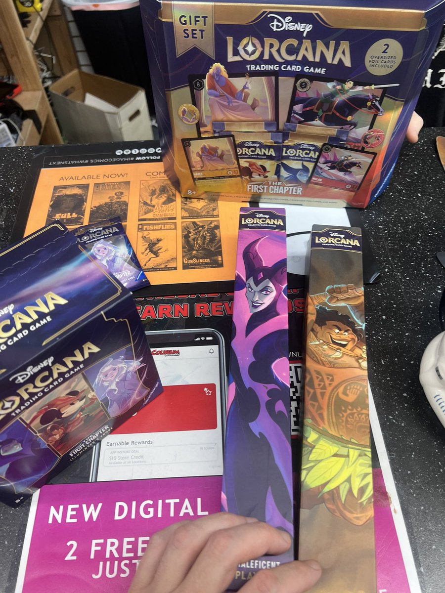 🪄 Disney Lorcana TCG Goveaway ✨

Chance to win 3 Decks &amp; Boosters 

Like ✅
Retweet ✅
Tag someone ✨

Follow <a href="/FlipFlip/">FlipFlip</a> 

Winners will be chosen randomly next Friday 8/25.

Goodluck! 🤙