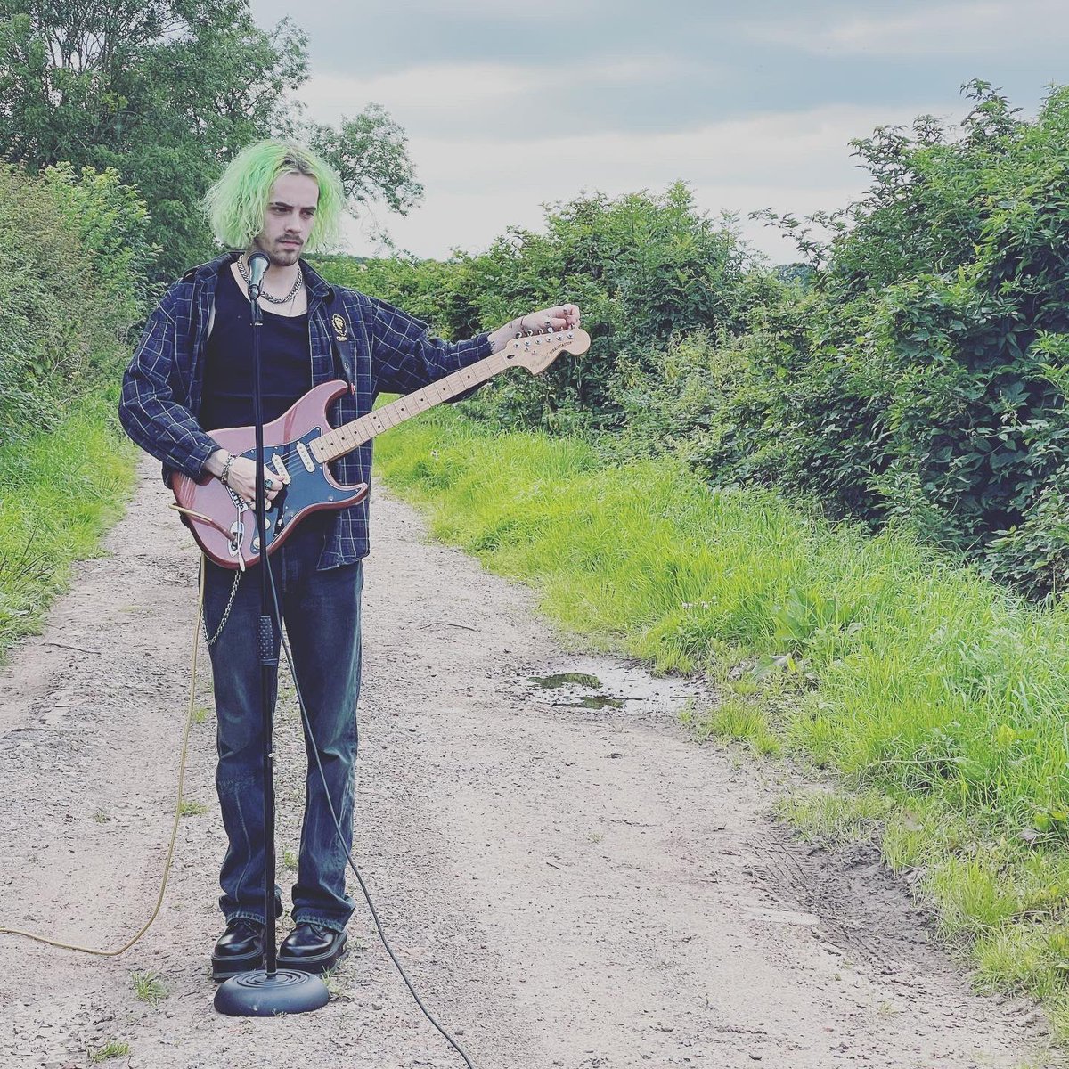 KidAmeliaMusic's tweet photo. Happy national photographer day! Shoutout the the goat @vivalabezz for all the amazing recent shots I’ve been posting! Absolute legend. #photographer #nationalphotographerday #photos #rock #indie #grungeaesthetic https://t.co/7gbNB7DFzW