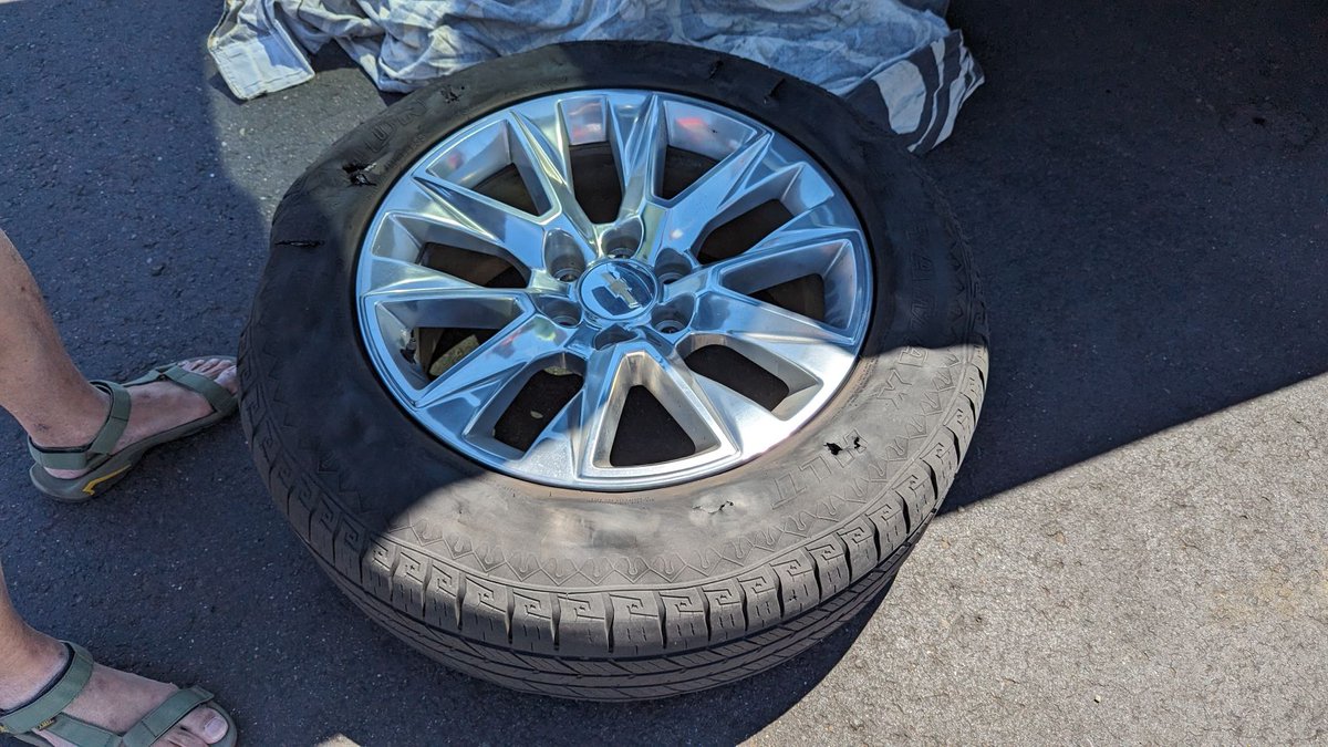 log0's tweet photo. @Avis  [19940841US4] promised a full refund, did not refund. And then today said will not refund anything AT ALL. Avis/Budget/Payless, you used to be great, BUT NO MORE.

A car that almost caused a crash, and such irresponsible support.

#avis # https://t.co/VgZMzcpidu