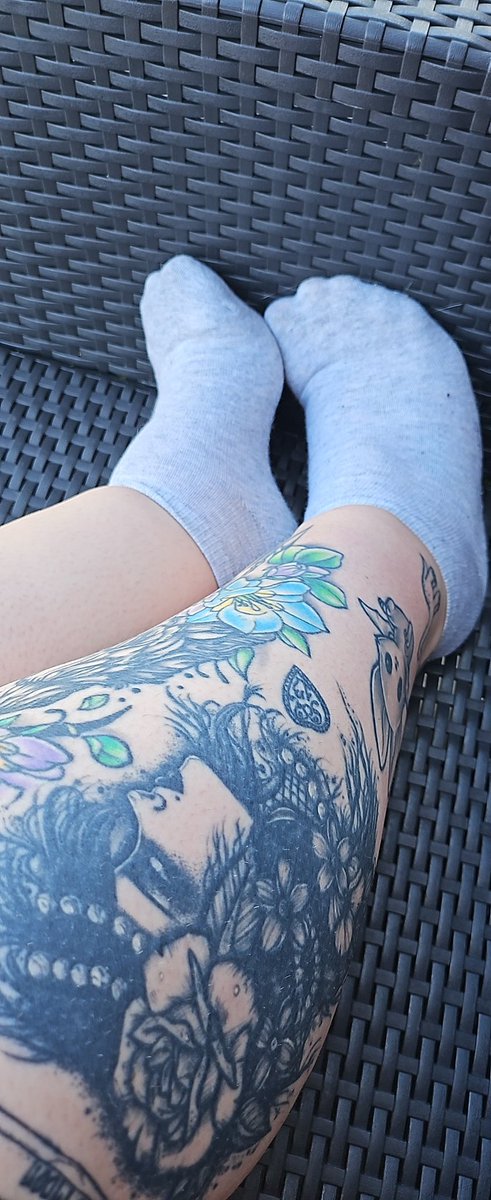 ThatGothMa's tweet photo. Such a goon over my arches, filthy feet from walking around outside and yet you're salivating over them, pathetic. 

Findom FindomUK FinDomme PayPig CashCow https://t.co/CEPg4KzI9T