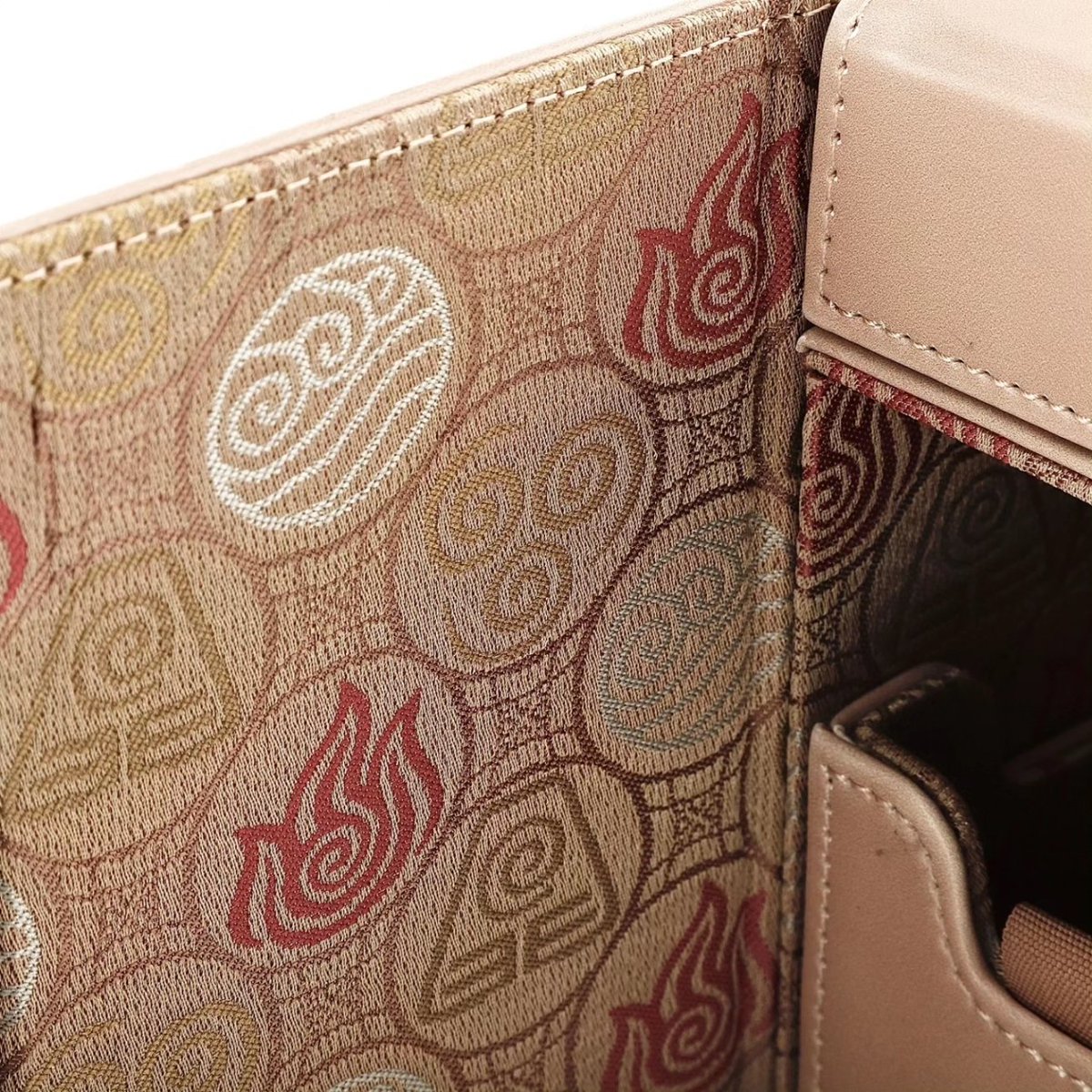 ManaMoonArt's tweet photo. Drop is live - The first custom jacquard interior deck box! https://t.co/v0Xp9LjPT5