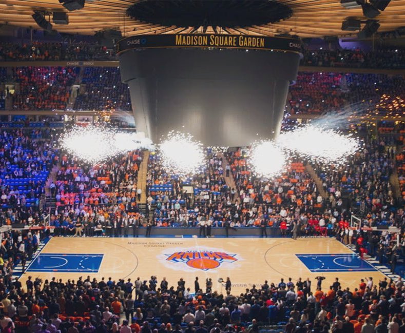TheKnicksWall's tweet photo. Let’s settle it once and for all:

Do you prefer the blue or the orange paint at MSG? 

🔵 RT for blue paint 
🟠 Like for orange paint https://t.co/yv86H8yQbe