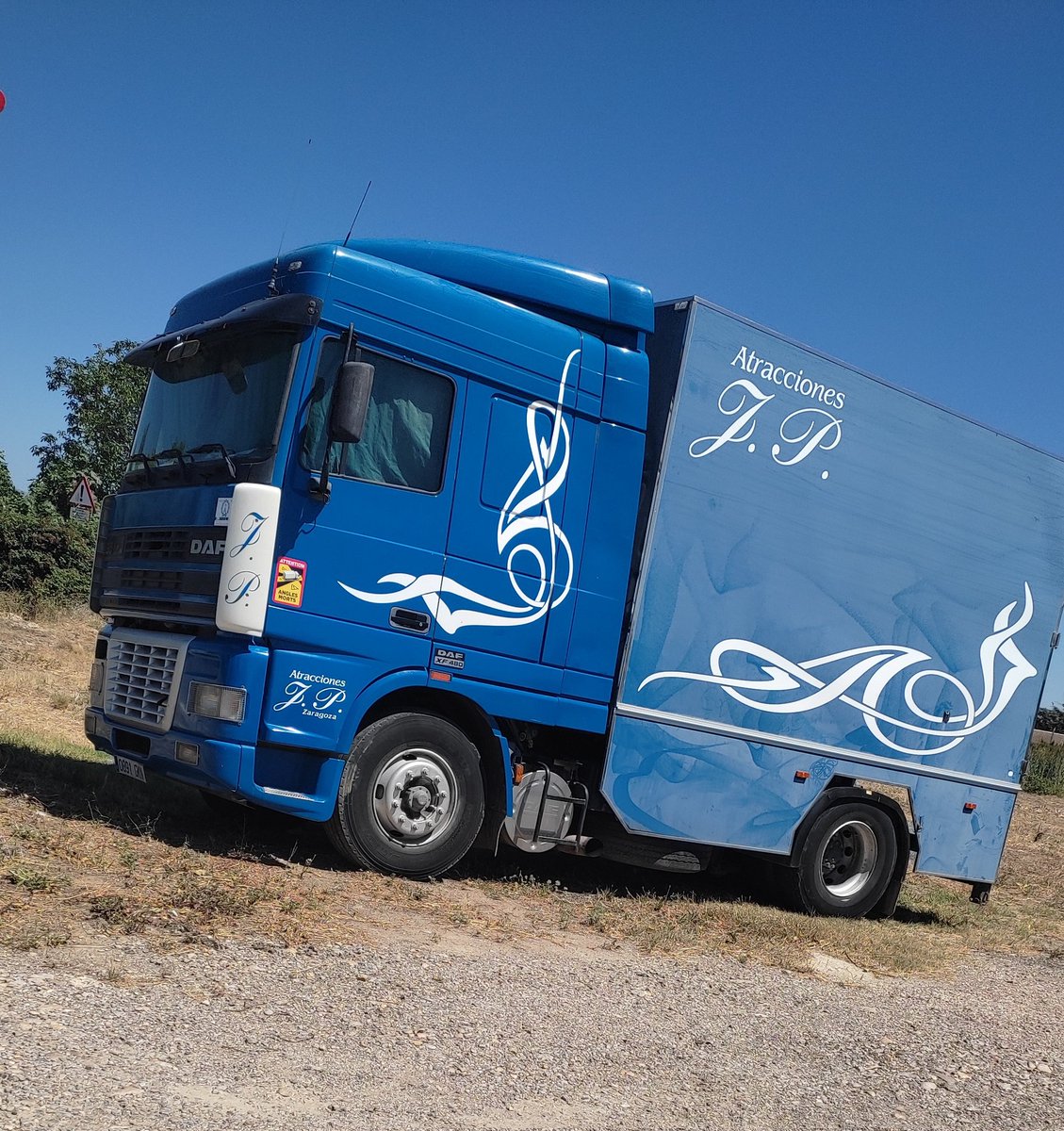 Ya tengo mi camioncete rotulado para poder cumplir mi gran sueño: ser feriante.
🚚🎡
Atracciones J.P.