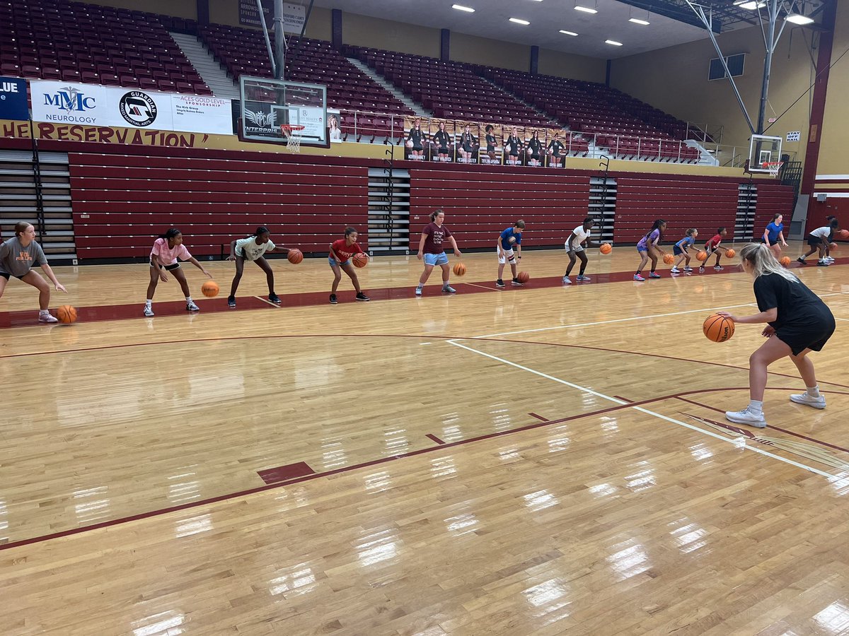 JoshuaBugg4031's tweet photo. BIG shout 🫡🏀 out to @jalynholcomb and Will Pruitt from @lipscomb for taking time out of their weekend to run an excellent 2 day skill and competition basketball camp for Rutherford County student athletes. #LetsGetBetter @RiverdaleHighTN https://t.co/O7EqAwSMEd