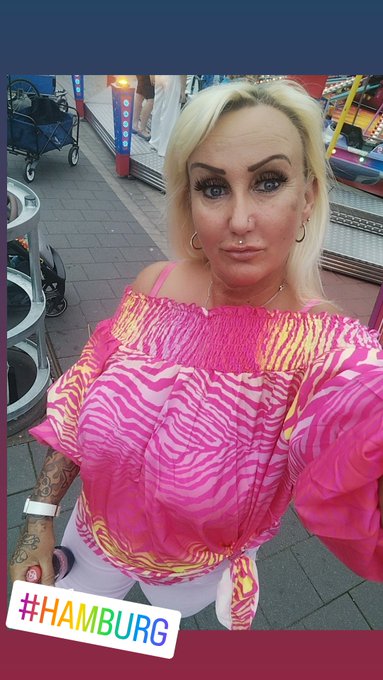 Hatte heute einen tollen Tag auf dem Hamburger Dom 🎡 #milf #hamburgerdom #hamburg #hamburgerdeern #sexywomen<a href="/tag/blondie"class="tags"><span>#blondie</span></a><a href="/tag/hamburg"class="tags"><span>#hamburg</span></a><a href="/tag/milf"class="tags"><span>#milf</span></a><a href="/tag/ilovepink"class="tags"><span>#ilovepink</span></a><a href="/tag/sexywomen"class="tags"><span>#sexywomen</span></a>