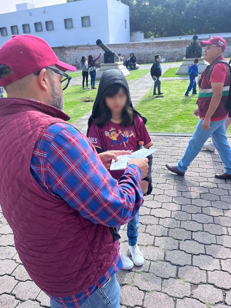 DIF_NMX's tweet photo. ⭐️ ¡Estamos en el @CC_LosPinos!
Equipo de Normatividad, Promoción y Difusión de Derechos de #NNA del #SNDF participan en el Gran Cierre de #VeranoDivertido de @CdmxPilares.
Te esperamos con todo sobre tus derechos y las 12 Habilidades del buen trato entre amigas y amigos. https://t.co/tzPBC391tM