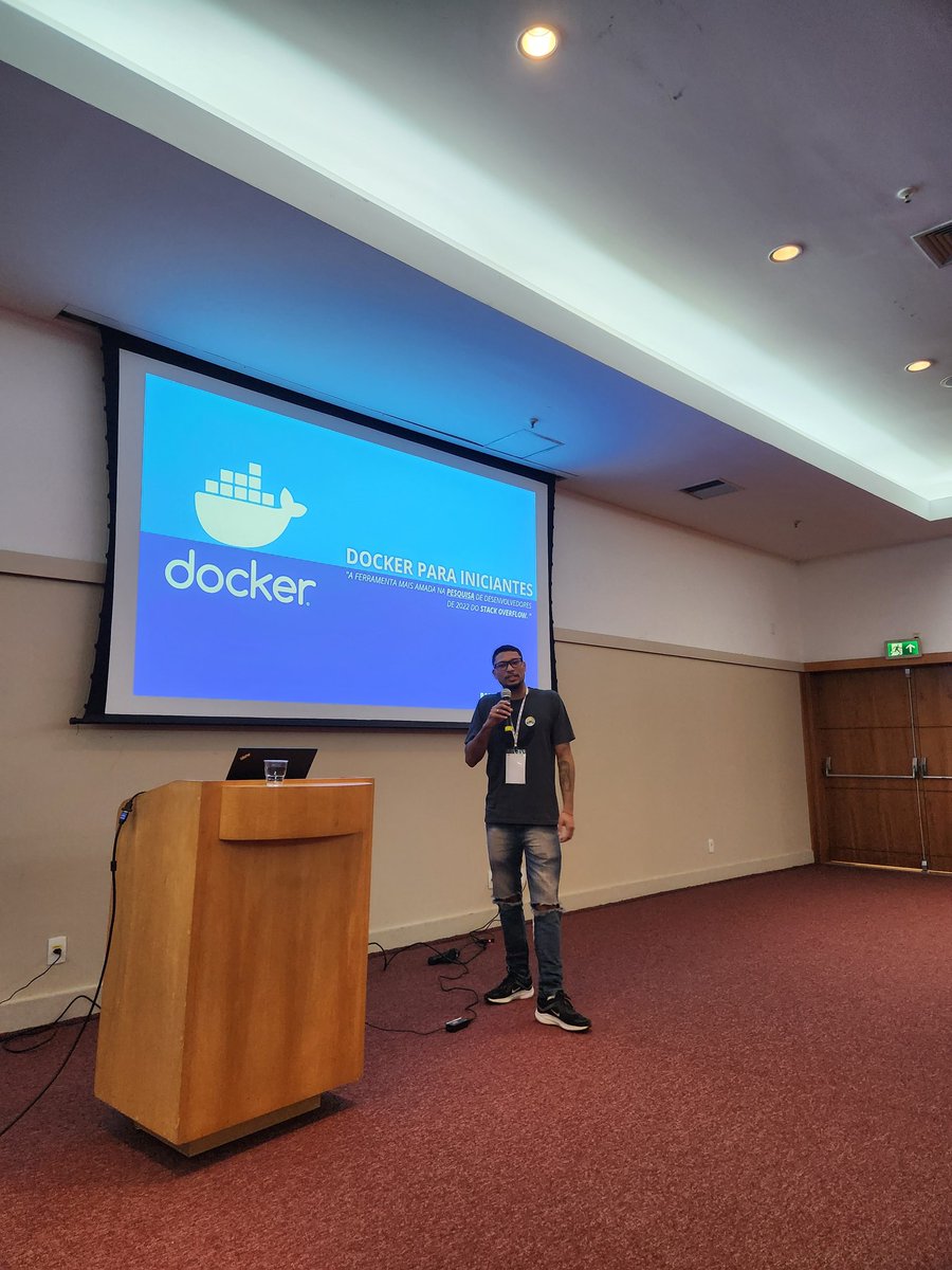 gomex's tweet image. @_brendinho1 que é cria da comunidade docker Rio, está aqui compartilhando conhecimento sobre Docker básico no @devopsdayrio Vcs estão vendo a comunidade em AÇÃO. Isso é muito incrível.