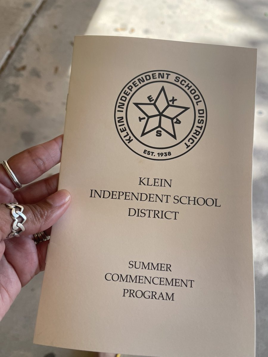 KFCounselors's tweet photo. 2023 Summer Graduation. Supported our summer graduates this morning! So proud of these students 🎓🎉🦅💚💛 #bethelegacy #promisetopurpose https://t.co/7rPz92CbEO