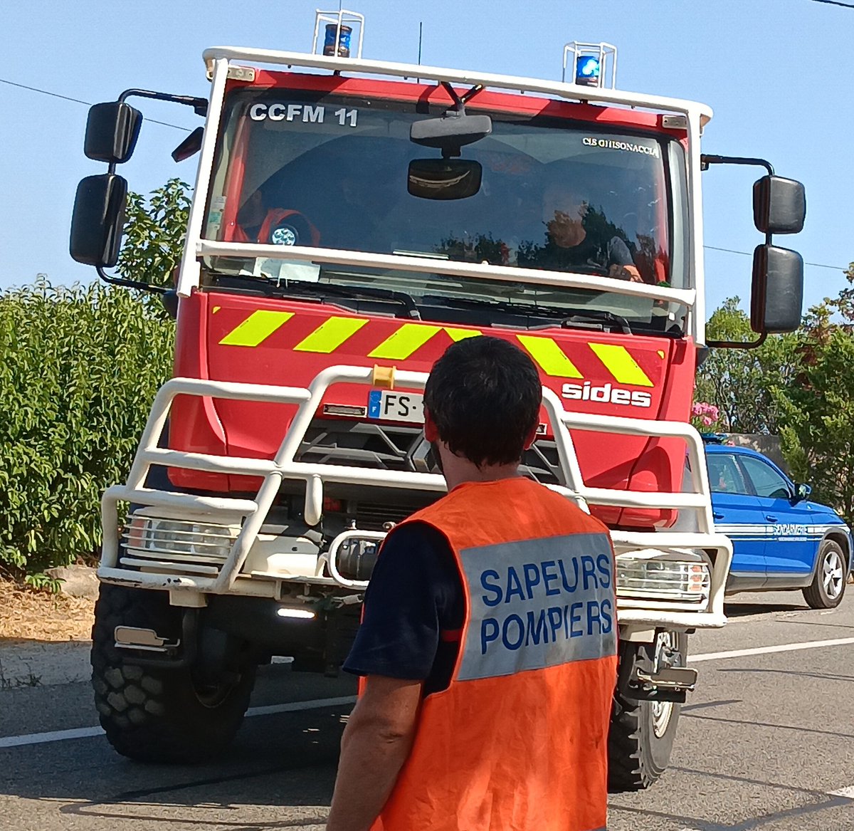 sis_2b's tweet photo. #Incendie #Campitellu #danger #RT20 ⚠️ Véhicules et intervenants sur voie de circulation #Prudence - évitez le secteur - privilégier un itinéraire différent https://t.co/aiRyHsYU1d
