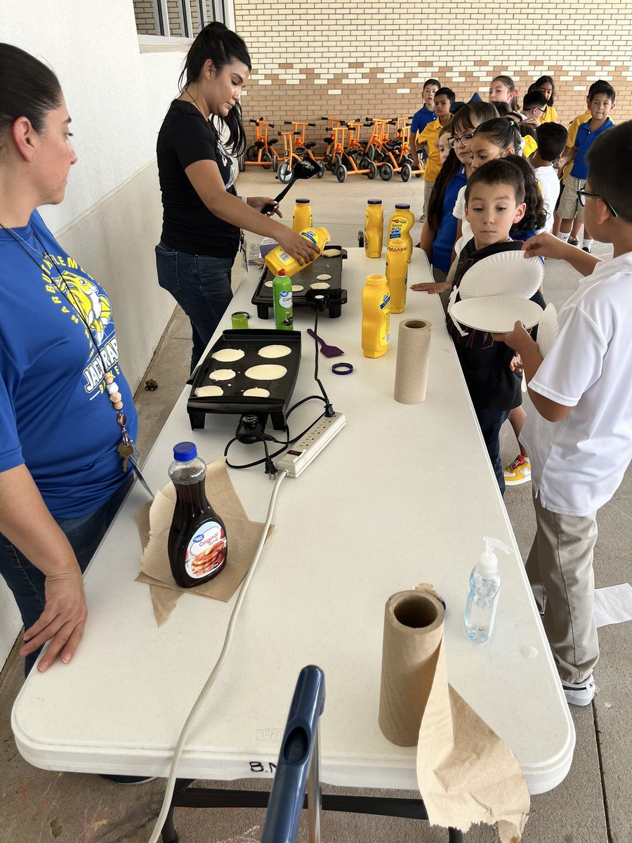 LOHara_CBNE's tweet photo. Science at its best!! 2nd grade making pancakes for their students. Believe, Embrace, Accelerate @BNarbuth_ES @SMorales_BNES https://t.co/HJQsQRdBH6