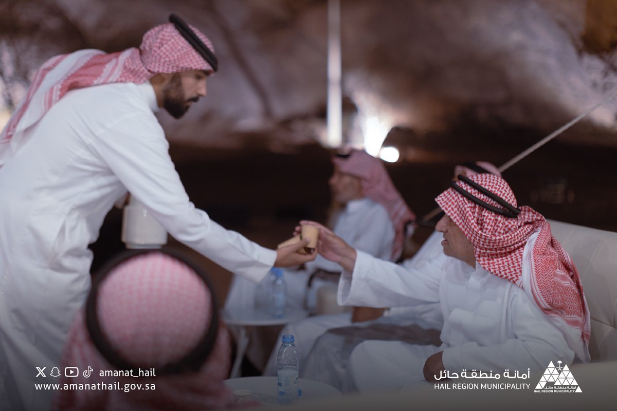 Amanat_Hail's tweet photo. #حائل_الأجمل | 📸 

نفخر بأن تكون أماسينا بحضورهم، ولأن ديننا الحنيف يحث على تقدير وإكبار كبير السن.. اخترنا أن نكون بقربهم في اليوم العالمي للعمل الإنساني، أصدقائنا الآباء في دار المسنين ♥️

#اليوم_العالمي_للعمل_الإنساني
#أمانة_من��قة_حائل https://t.co/djHwUJURZE