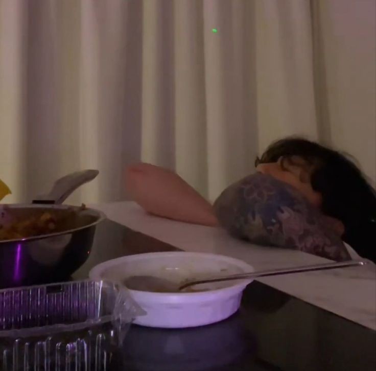 ⠀⠀⠀⠀⠀⠀⠀⠀⠀⠀⠀⠀⠀⠀⠀⠀⠀⠀⠀⠀⠀⠀⠀⠀⠀⠀⠀⠀⠀⠀⠀⠀⠀⠀⠀⠀⠀⠀⠀⠀⠀⠀⠀⠀⠀⠀Desta vez não é receitas e nem comida, e sim o chef Chris após passar uma noite toda bebendo! 😭