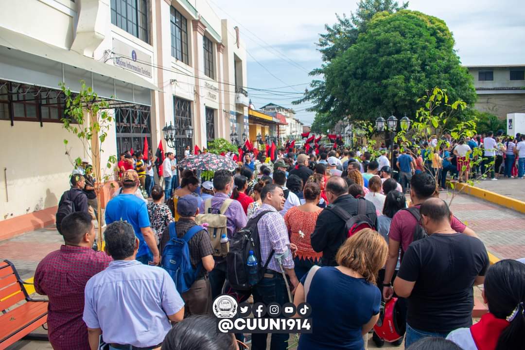 cuununan's tweet photo. Entrega de ofrenda floral y guardia de honor, en saludo al 77 aniversario del natalicio de nuestro líder estudiantil y comandante Edgard Munguía Álvarez.

#ALCUUNMUNGUIA
#CUUN1914 https://t.co/xLU7BypBav