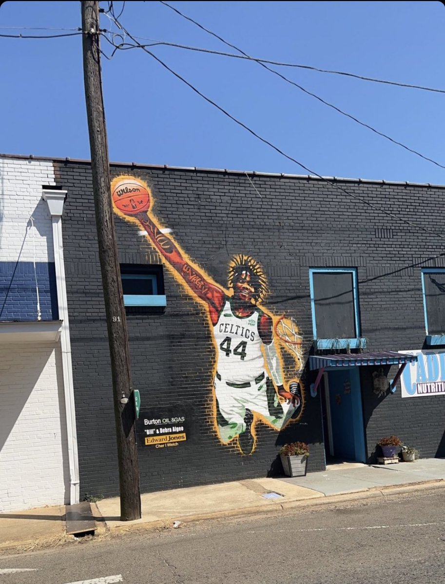Robert Williams mural

Came out clean, I need to find the artist to give them credit. 

#Celtics
#TimeLord