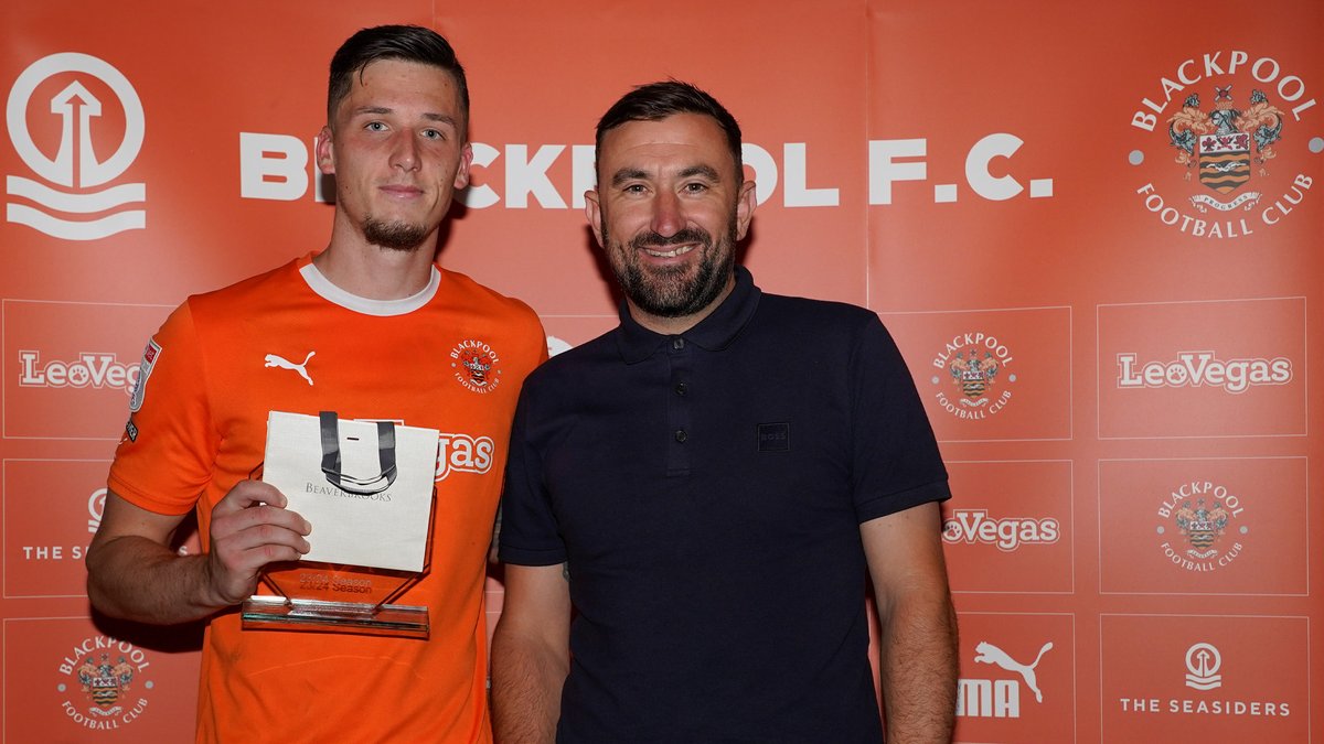 📸 Oliver Casey collecting his <a href="/Beaverbrooks/">Beaverbrooks the Jewellers</a> Man of the Match award from yesterday's match sponsors, Tower Insurance Brokers.

🍊 #UTMP