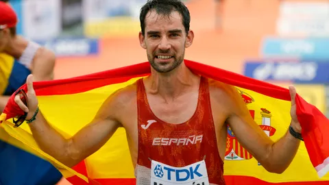 Deportes_rne's tweet photo. 🏃🥇Charlamos con Álvaro Martín que hoy ha ganado la medalla de oro  en los 20 km marcha de los Mundiales de Budapest @Alvaroatletismo  @atletismoRFEA 

🗣️"Nos hemos quitado la espinita de los Juegos Olímpicos"

🔴 DIRECTO
@rne| https://t.co/3j6R3D8orw https://t.co/o4K2BFNd6f