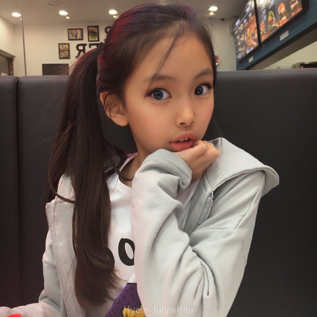 newjeans_loop's tweet photo. Predebut Lee Hyein 

#뉴진스 #NewJeans #혜인 #Hyein https://t.co/N5nQQk5XpL