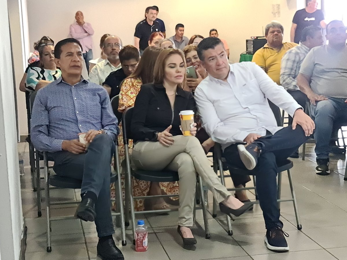 PaolaGarateV's tweet photo. Siguiendo el 2do foro regional #ForoMonterrey "Un futuro viable para México"

@CDEPRISinaloa
@BernAntelo
@BeatrizParedes
#FrenteAmplioPorMexico https://t.co/yBFhULei7x