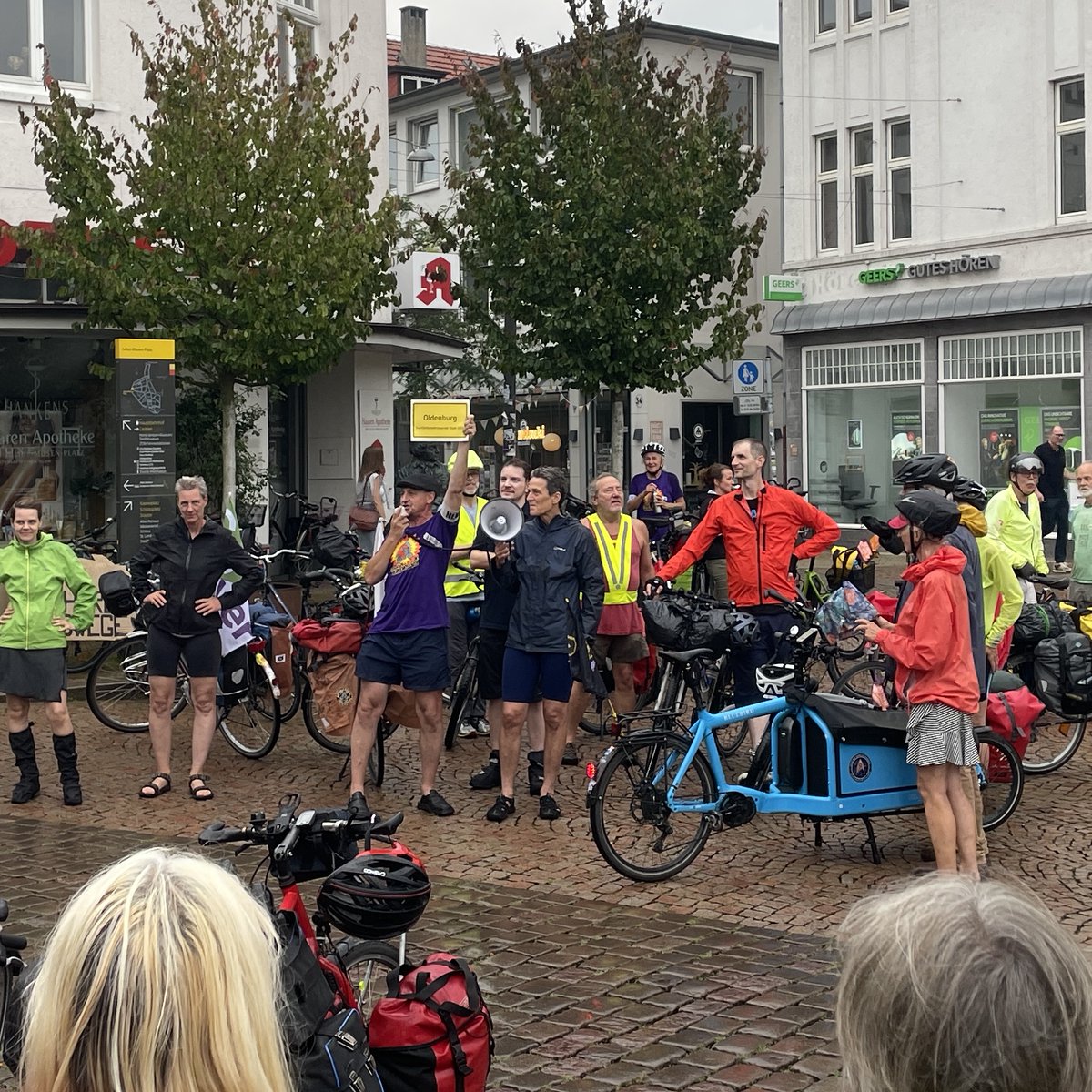 „Tour de Verkehrswende“ Stopp in Oldenburg heute.

Morgen früh geht's weiter Richtung Bremen.

Alle Infos bei <a href="/CCitiesOrg/">Changing Cities e.V.</a> hier

changing-cities.org/quer-durch-deu…