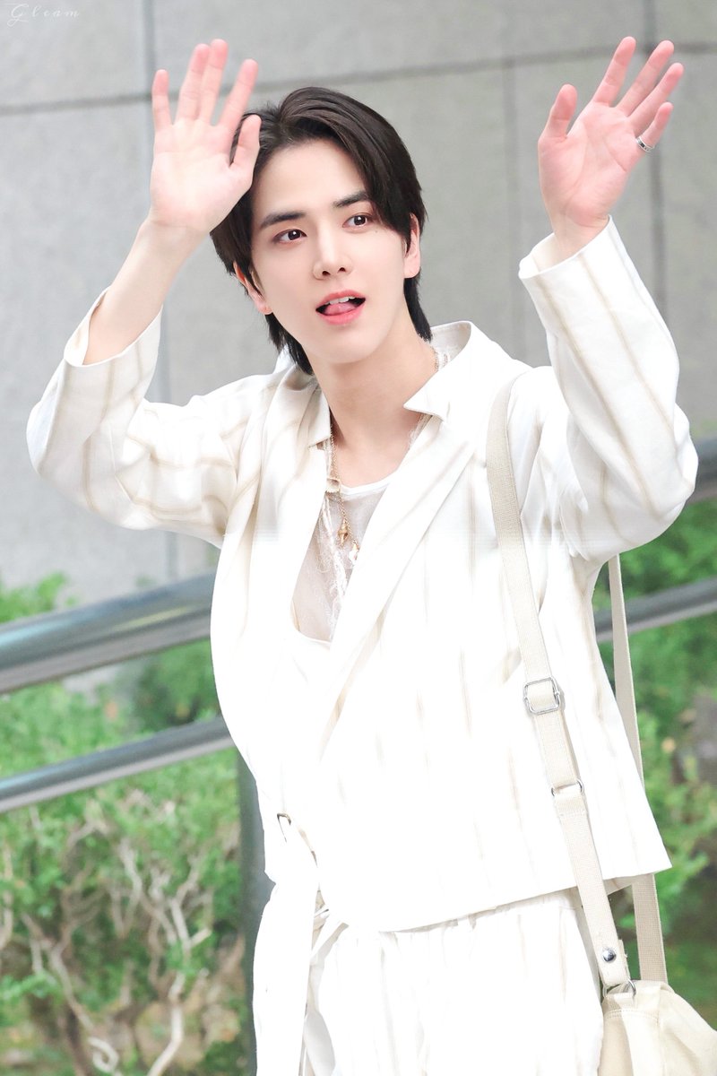 08GLEAM08's tweet photo. 230818 뮤직뱅크 퇴근

#더보이즈 #영훈 
#THEBOYZ #YOUNGHOON https://t.co/sTE5j4bDKX