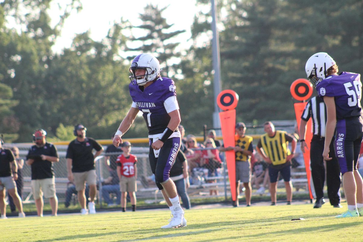 BlakeFraker7's tweet photo. starting varsity debut!! 4 touchdown passes and 262 passing yards! https://t.co/3beSHNjums