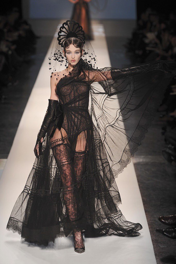 saintdoII's tweet photo. jean paul gaultier ss09 haute couture https://t.co/eoJWa0vh4N
