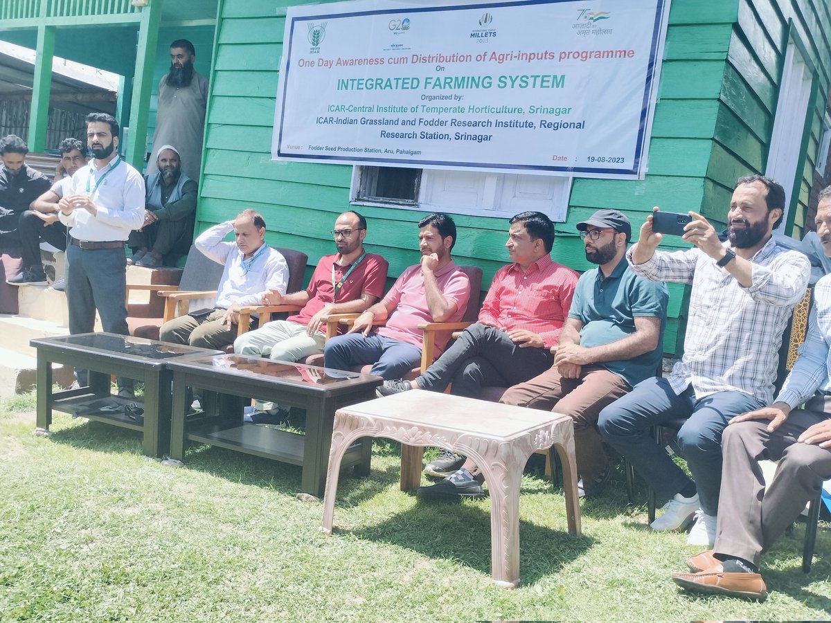IcarIgfri's tweet photo. ICAR-CITH, @IcarIgfri RRS, Srinagar @IgfriS & @AgricultureKmr organised an awareness cum training camp on Integrated Farming System at Aru, Anantnag for agropastoralists of Geerwad behak.
#Diversification
#Livelihoodsecurity
@PIB_MoTA @icarindia @IYRP2026 https://t.co/AwHRnMCaso