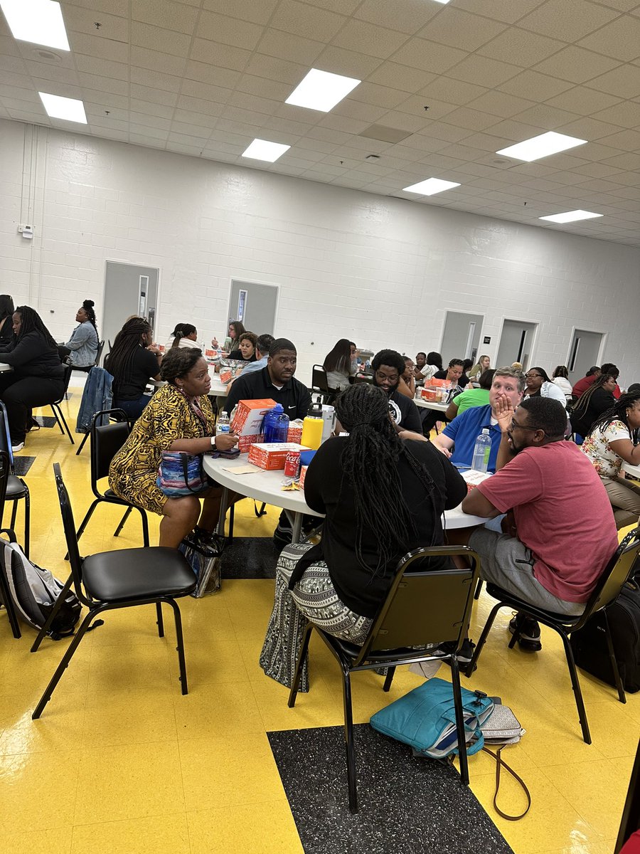 _marissamccall's tweet photo. Currently soaking in all the things! Although I’m not necessarily a new teacher, I’m learning a lot of useful tips and strategies that I can go back and share with the new teachers in my building! #morelearningHCS https://t.co/4CCrK7S9aB