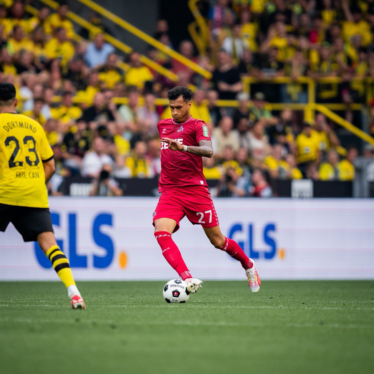 Baumgart mit dem ersten Wechsel: Für Davie kommt Sargis Adamyan in die Partie. 
___
🐝 0:0 🐐 (52.) #BVBKOE #effzeh