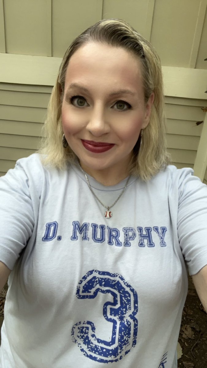 leeeahhhhh's tweet image. The face of a girl who’s ready to meet her hero, @DaleMurphy3 for the first time. 1981 Leah is losing her marbles. #ForTheA #ForTrey