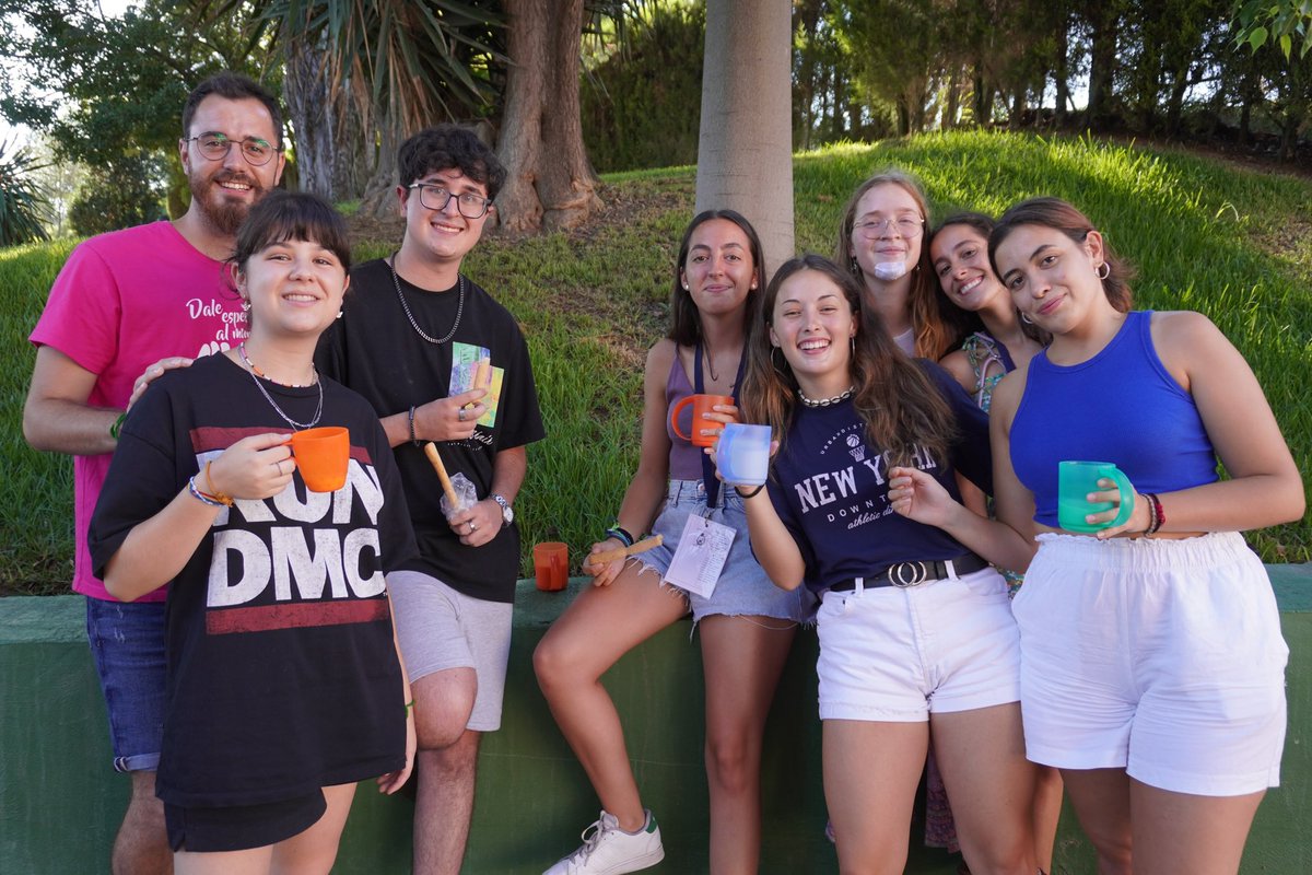 EADonBoscoVLC's tweet photo. Entre clases 👩🏽🏫, recuperando fuerzas con la merienda mientras nos lo pasamos bien 😎
#MAT100
#Escoladonbosco https://t.co/hTTntVt1kd