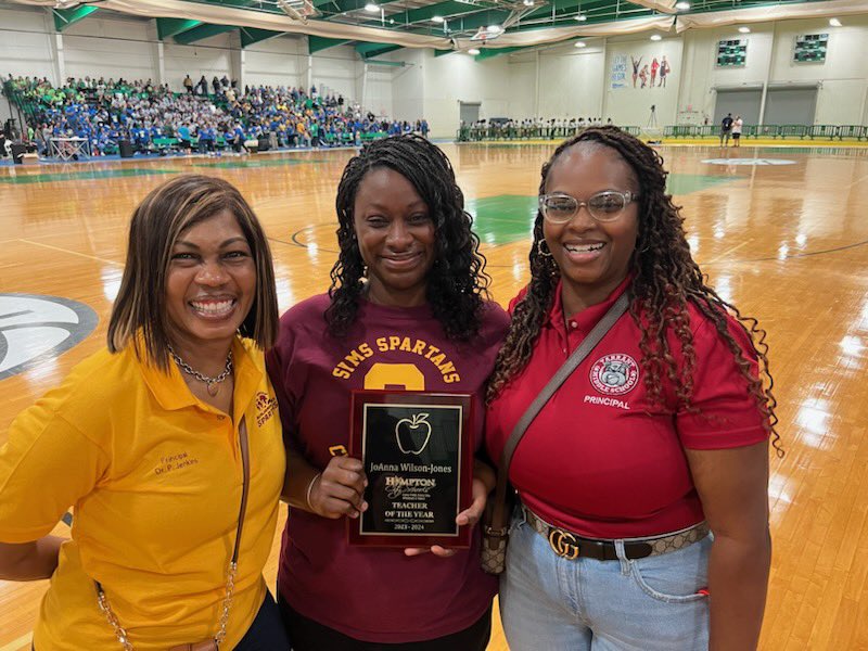 Yesterday was such an amazing way to #Kickoff the 23-24 SY w/#TheSpartanFam!! Capped off by a well deserved honor for one of our Super⭐️ Spartans, THE HCS TEACHER OF THE YEAR, JoAnna Wilson-Jones!!!