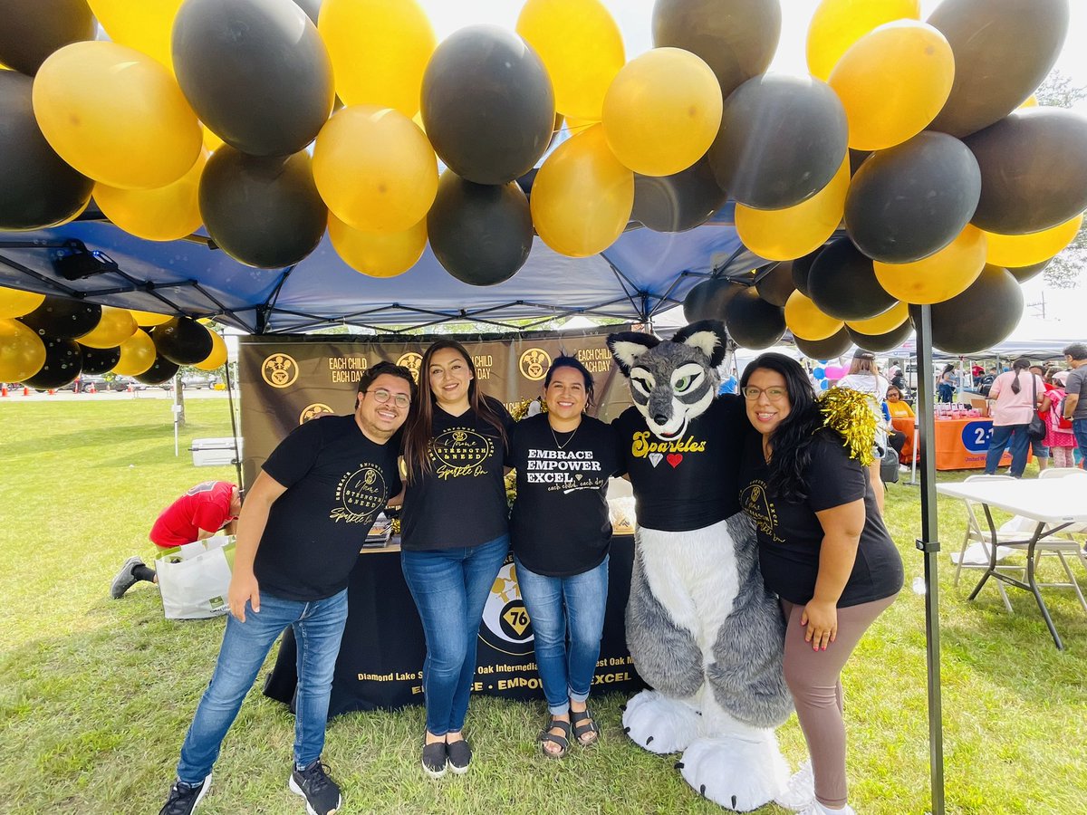 Representing D76 at the Mano A Mano Back to School Resource Fair. #BacktoSchool #SparkleOn