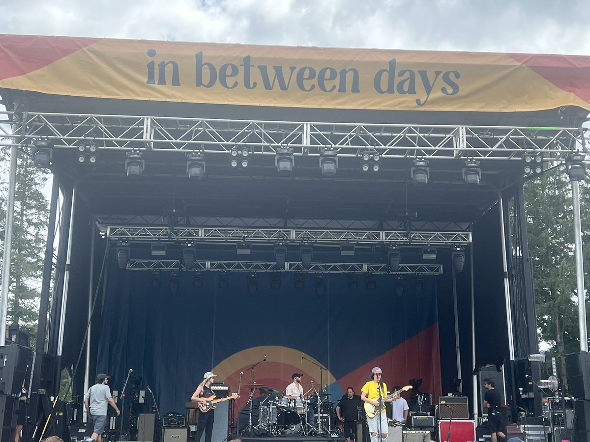 RNRFables's tweet image. And now… @SLOTHRUST! @InBtwnDaysFest #livemusic #inbetweendays #SLOTHRUST #supportlocal