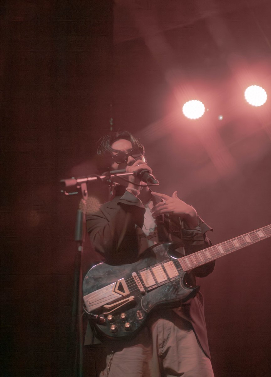 ricespicemag's tweet photo. wave to earth's first show on their North America tour at the UC Theatre in Berkeley last night 🌊

photos by Sylvie Lam

https://t.co/LznKb1Sb75

#wavetoearth #w2e https://t.co/m0DvzcNqpQ