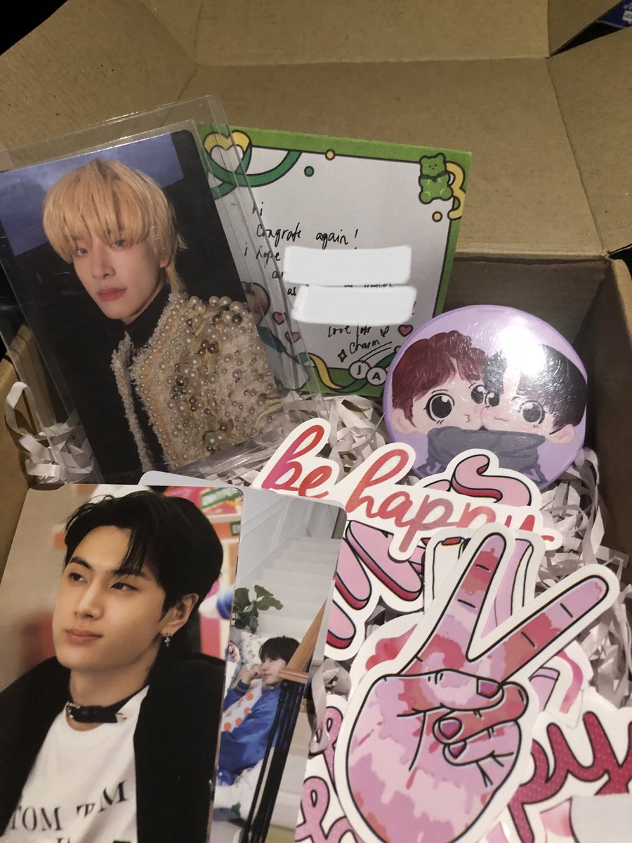 raesoooo's tweet photo. 💌 from ate @soulliesdiary✨
nakauwi pong safe si ikeu🤗 thank u saur much po ateee! really treasure it so much poo!🫶🏼 sana po laging masarap ulam niyoo! see u po sa con ateee!
#lovecharm https://t.co/Glws5D3hNj