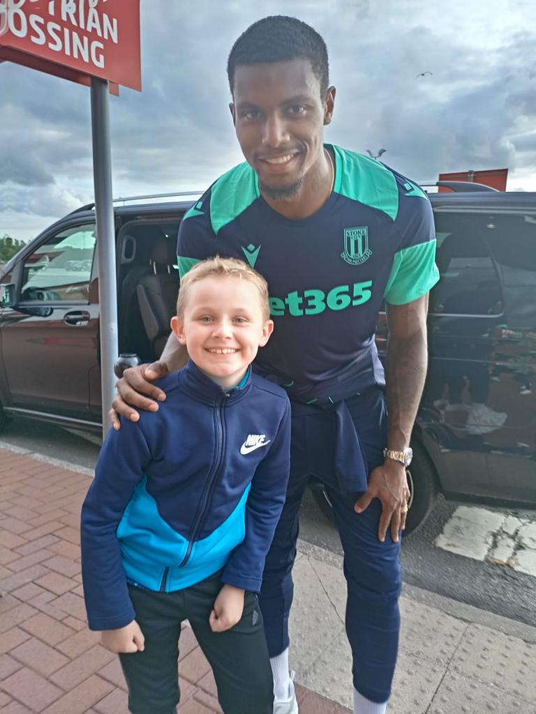 The lad with Wes. Means the world to him 👍