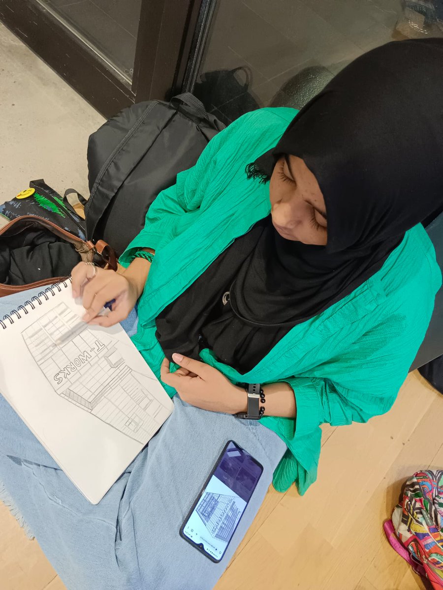 Ravi_1836's tweet photo. 600 + Artist  participated in Hyderabad  Biggest #ArtMeetup @TWorksHyd #Hyderabad

Thank you  @KarampuriSujai , Veera,  Tejeshwani, Harish , Anwesh for organising Art meetup at #TWorks #BeyondHyderabad
#HyderabadCyclingRevolution

@KTRBRS @arvindkumar_ias @DrShantaThoutam https://t.co/f08Zn7ma8Q